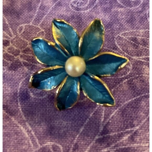 Kramer Blue Enamel Gold Tone Flower Brooch Pin Faux Pearl Clip On Earrings - Picture 3 of 11